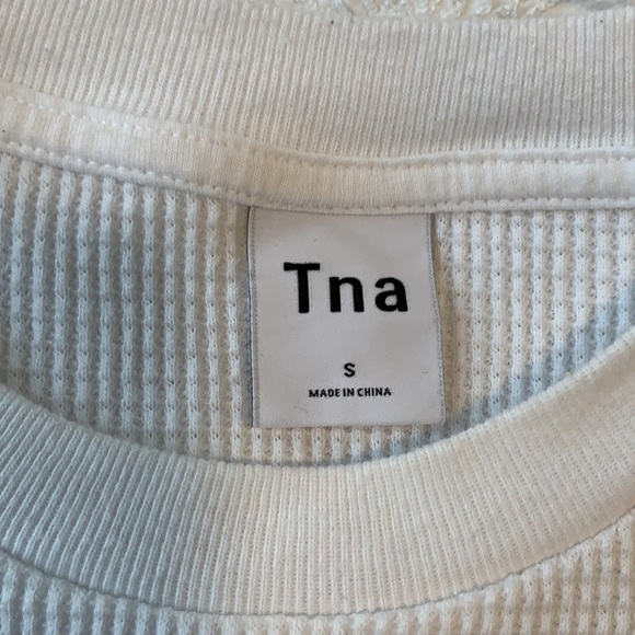 Aritzia TNA waffle shirt - Picture 2 of 2